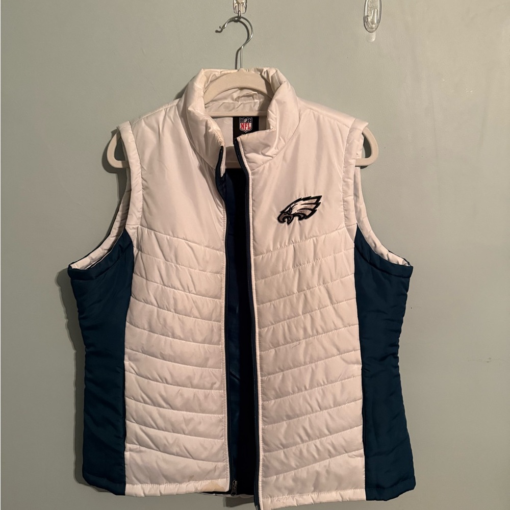 Women's White and Green Philadelphia Eagles Quilted Vest

Go Birds!  🦅